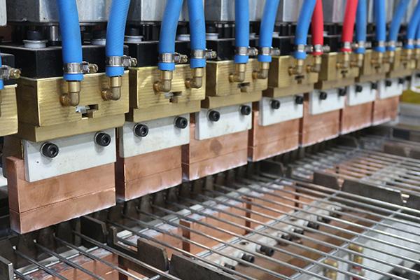 Equipamento de solda automática de malha de aço Hwashi. 1