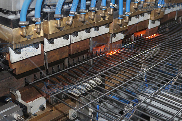 M&aacute;quina avan&ccedil;ada de soldagem autom&aacute;tica de prateleira de arame para linha de produ&ccedil;&atilde;o de prateleiras de conv&eacute;s de malha de arame 6