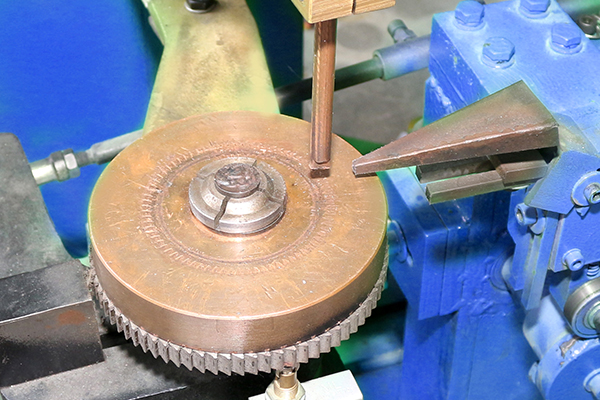 Máquina de Solda por Ponto Automática para Anel Interno com Distribuição Precisa de Arame 4